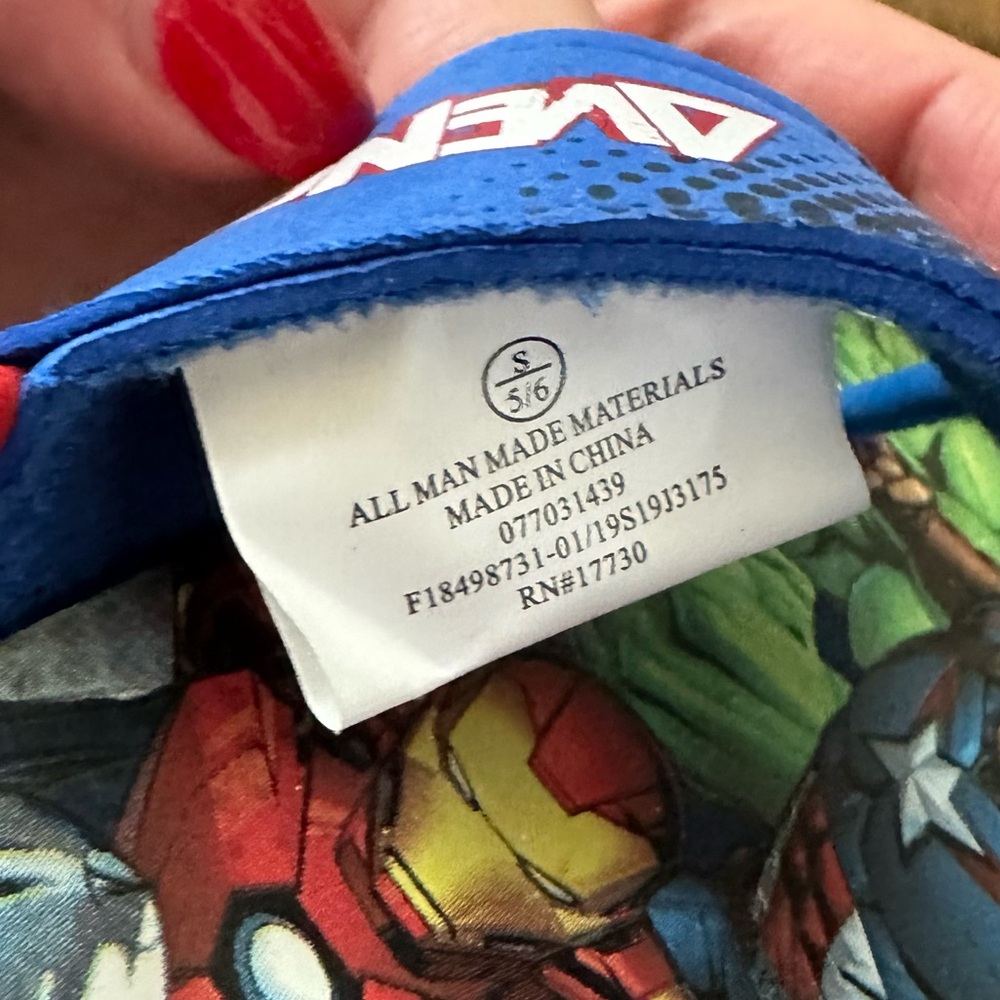 Marvel Avengers flip flops, toddler size S (5/6) - Picture 4 of 6